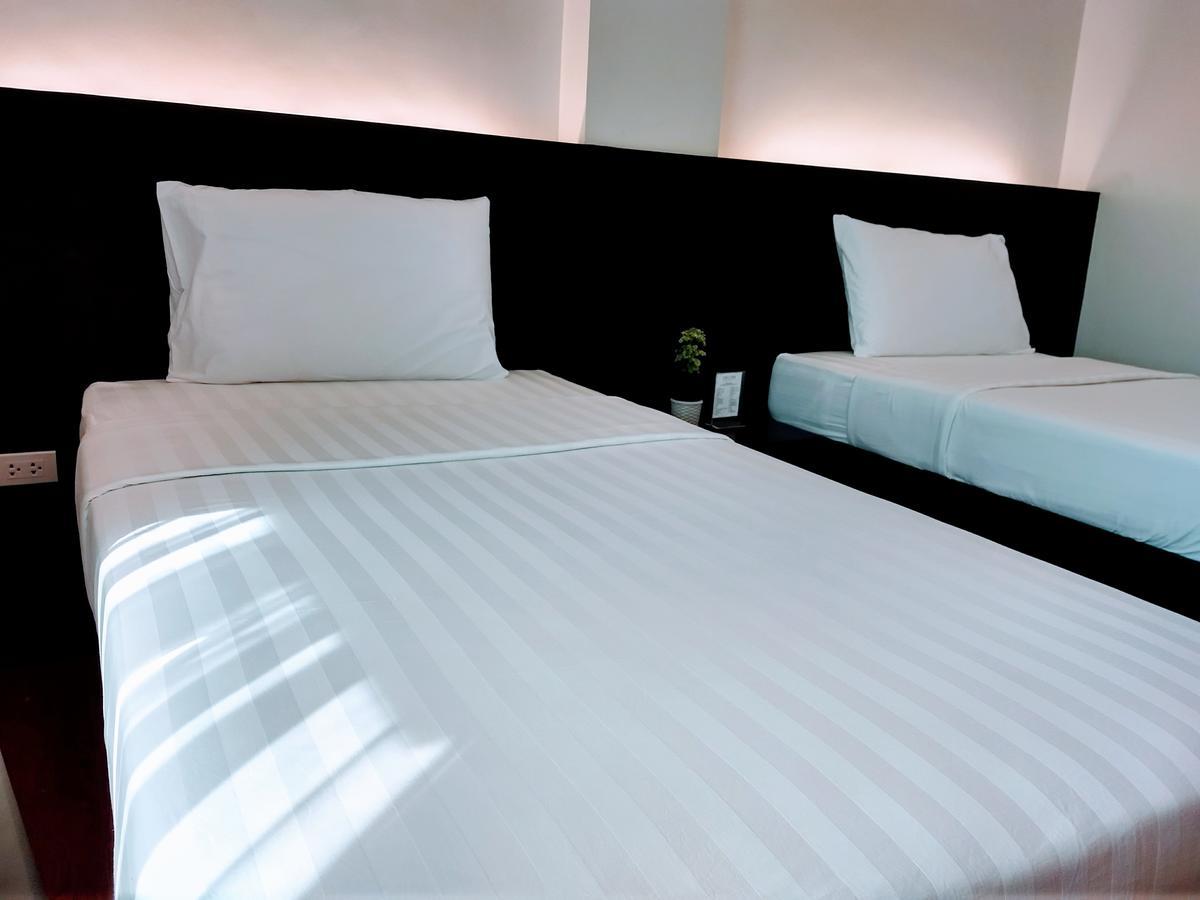 Top Star Hotel Oton Extérieur photo